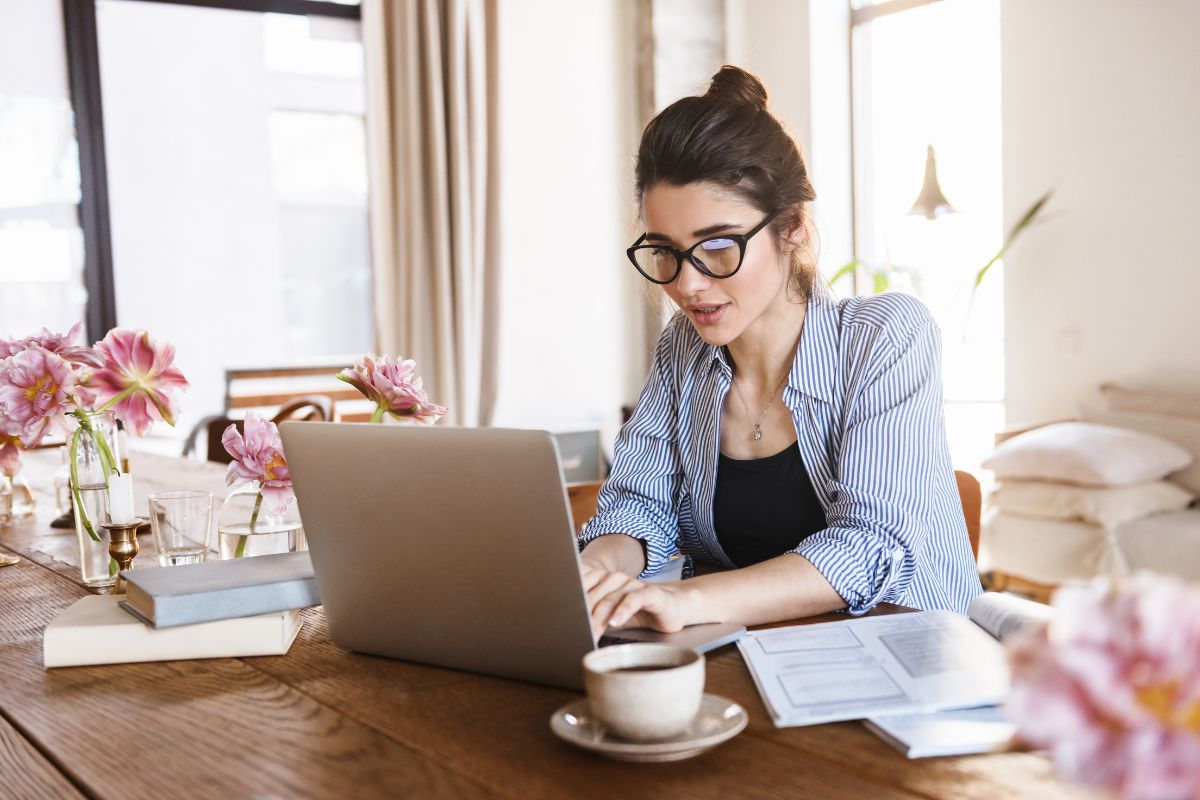 10 Easy Work-from-Home Jobs with No Experience for Beginners in 2025