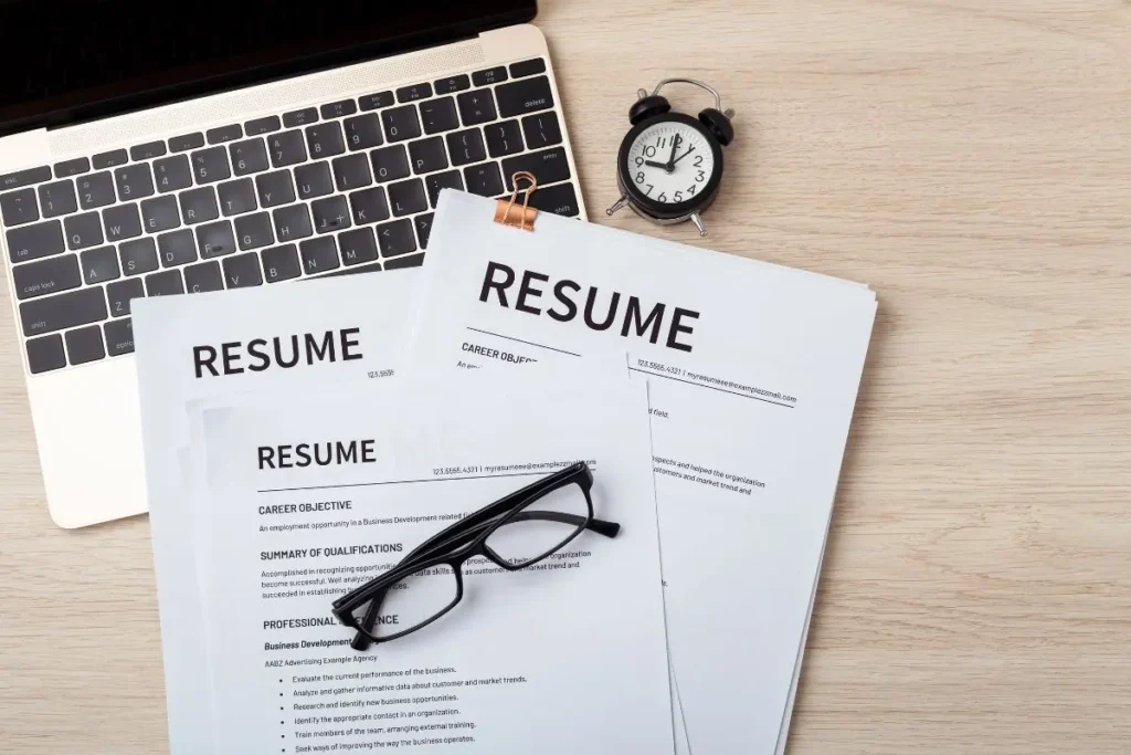 New applicant writing resume and cover letter for entry level remote data entry job